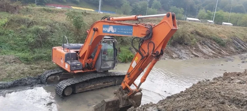 Închiriez Excavator